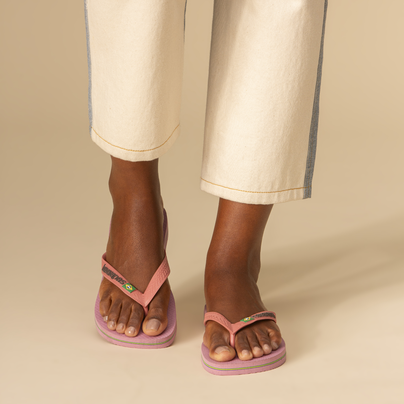 Chinelo  Brasil Logo Original: Conforto Icônico, Bandeira e Detalhes Vibrantes
