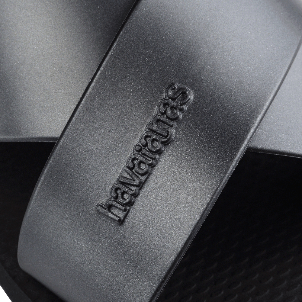 Sandália Rasteirinha  Aqua Metallic Preta: Brilho, Conforto e Estilo