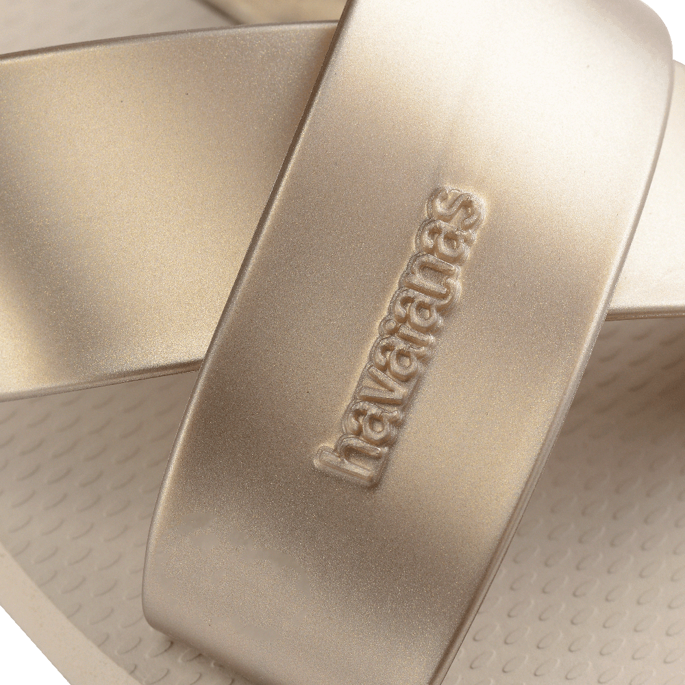 Rasteirinha  Aqua Metallic: Conforto e Estilo Metalizado para Seus Pés